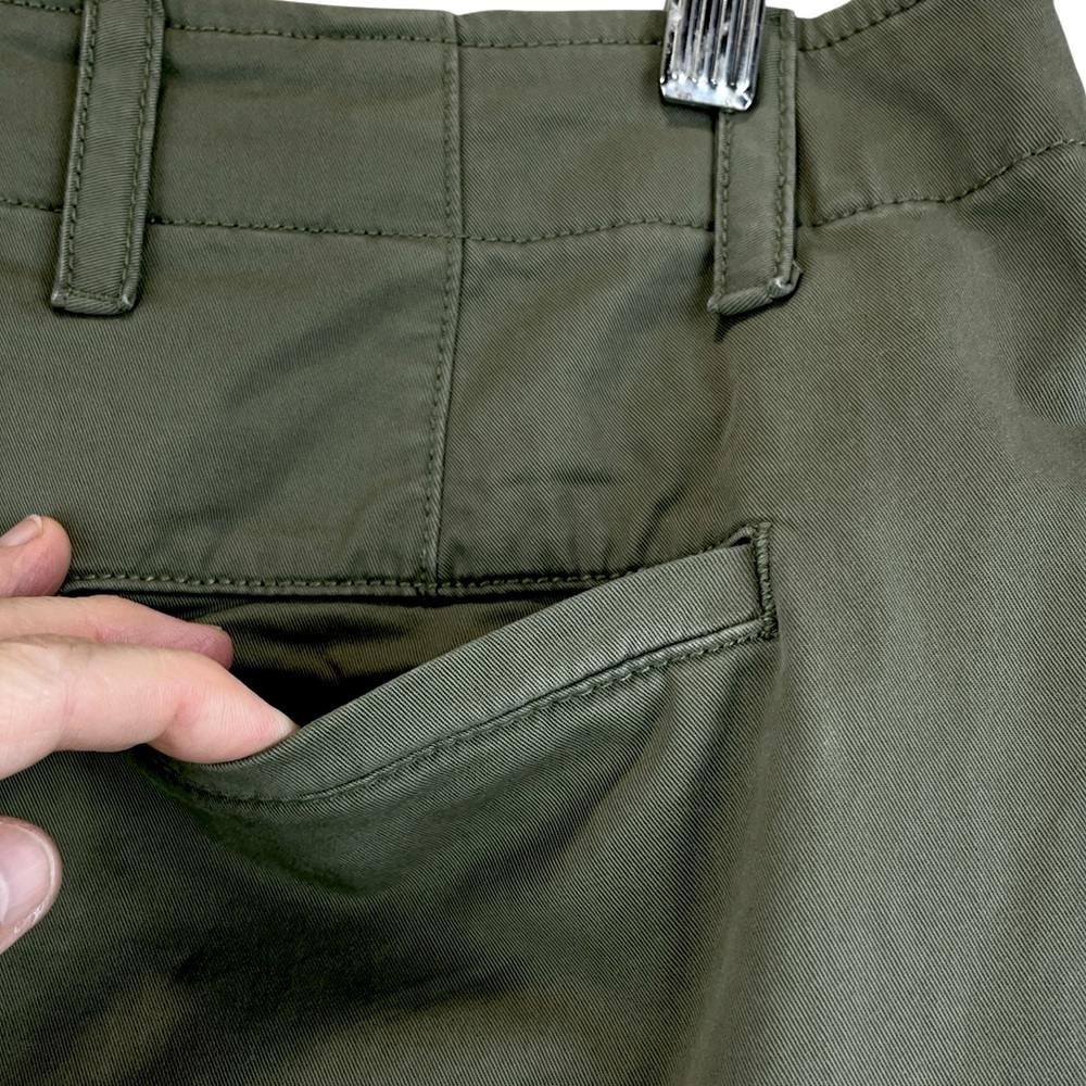 GAP 7" Inseam Downtown Khaki Bermuda Style Short Desert Cactus Green Sz 8 - Picture 7 of 11